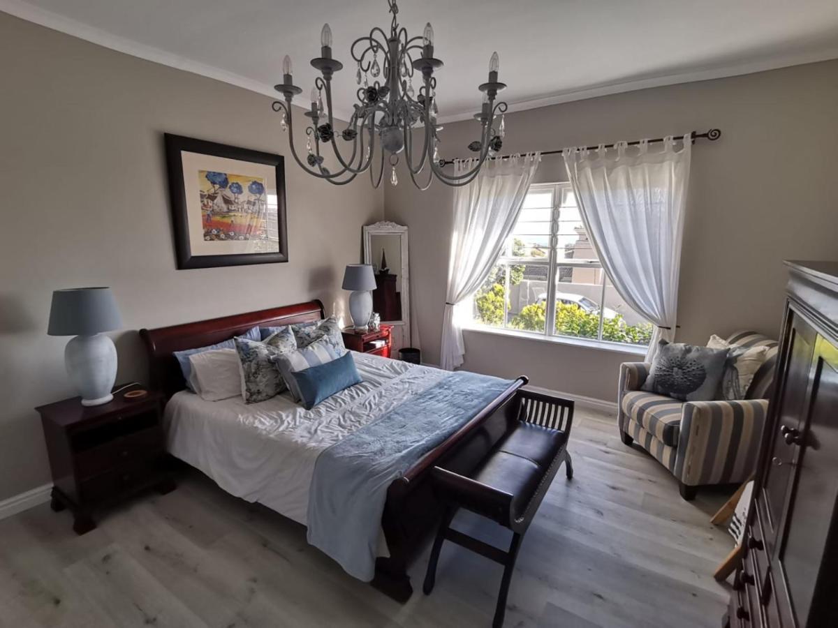 Villa Ocean And Mountain Breeze Hermanus Esterno foto